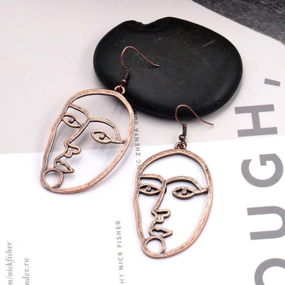 Face Earrings - Picture 2 of 3